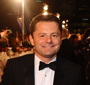 GemOliver4's tweet photo. #ImACeleb Forget Dec and Andrew being related, surely Chris Hollins is Dec’s long lost dad?? #Lookinginamirror https://t.co/v1CSn9Yjrv