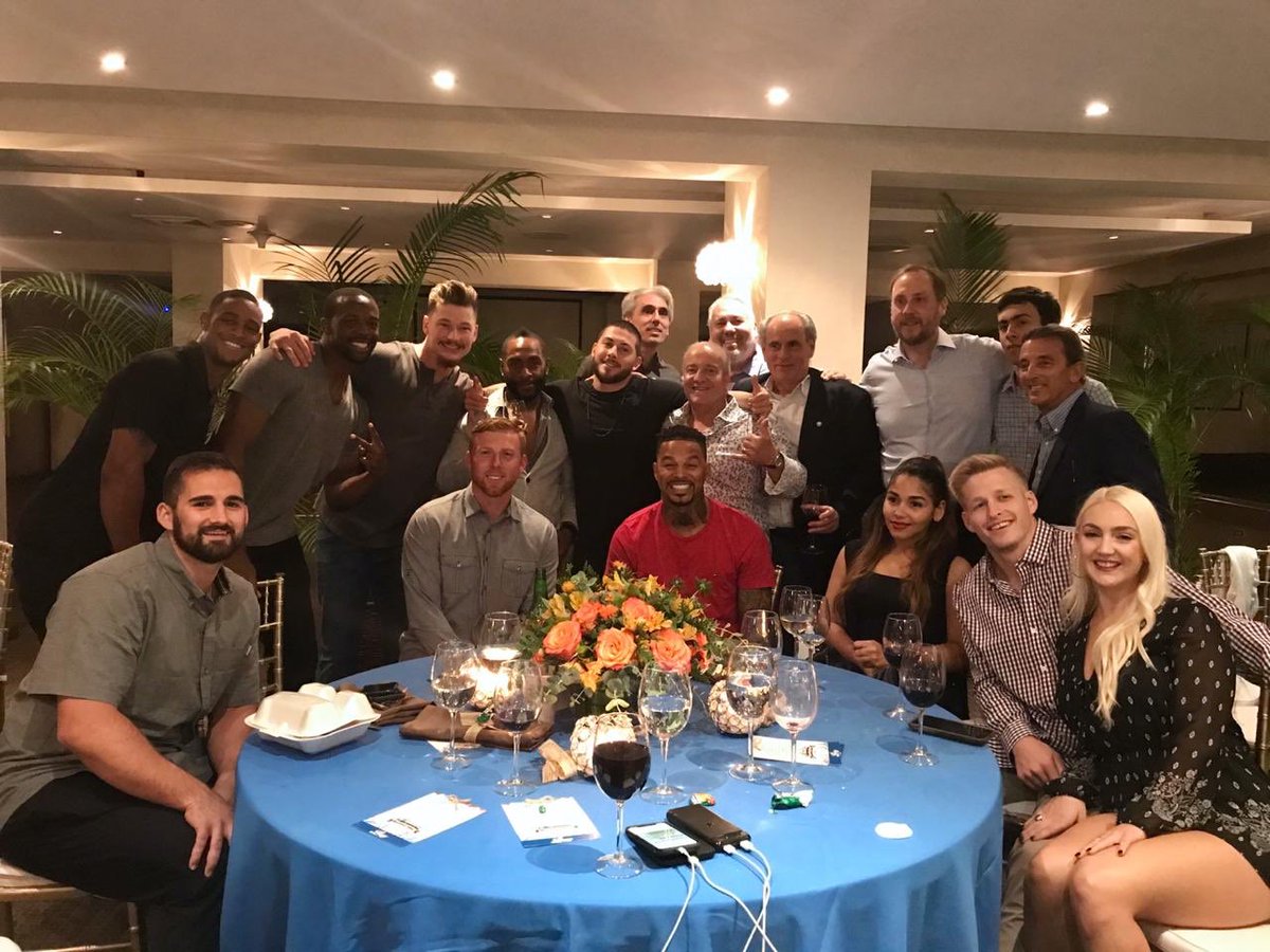 TigresdelLicey's tweet photo. En la familia Tigres del Licey, celebramos nuestra cena de Acción de Gracias, con los jugadores importados. Para nosotros es muy importante hacer sentir a cada uno de ellos el calor y el cariño que una fecha como esta conlleva, y es primordial que ellos sientan en familia. https://t.co/s2oC23L9dD