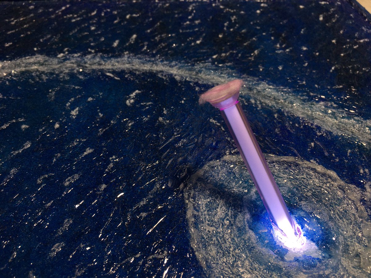 オヤジンガーblack Rx モデラーフォーム ベースはスタイロフォームにリキテックスの各種メディウムで製作 ジェット噴射表現は透明と白色プラパイプにヒートプレスしたカップを組み合わせてled電飾 消灯時もそれっぽく見える様に工夫 背景は薄手のスチレン