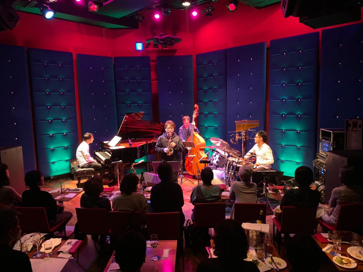 ShuseiMurai's tweet photo. 昨夜のマージドバンドは渋谷JzBrat。お陰様で満席の会場でとても楽しく演奏できました!お客様ありがとうございました!また聴きにいらしてください。そしてスタッフの皆様、お世話になりました。ありがとうございました。#mergedimages #村井秀清 #宮崎隆睦 #日景修 #新村泰文 #shuseimurai #jzbrat https://t.co/krZUuXKG3N