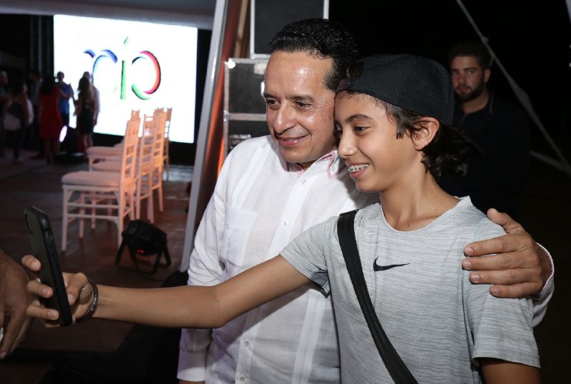 Carlos Joaquín (@carlosjoaquin) on Twitter photo #QuintanaRoo es un paraíso de inversión, por ello me dio mucho gusto asistir a la inauguración del proyecto Río Residencial en #Cancún. Seguimos avanzando para refrendar la confianza de los empresarios y generar más empleos y oportunidades para todos. <a href="/gpocumbres/">GrupoCumbres</a> #QuintanaRoo es un paraíso de inversión, por ello me dio mucho gusto asistir a la inauguración del proyecto Río Residencial en #Cancún. Seguimos avanzando para refrendar la confianza de los empresarios y generar más empleos y oportunidades para todos. <a href="/gpocumbres/">GrupoCumbres</a>