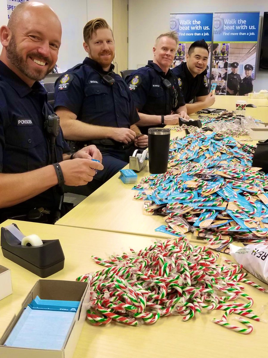 SgtJPonsioen's tweet photo. Santa’s elves were busy prepping for the @VanSantaParade coming this Sunday. Come out and say hi as we hand out a little Christmas cheer to all. 
And to those who are naughty... we also have something for you. 
#Christmas2019 #SantaClaus #Police https://t.co/EIyrNdt7IM