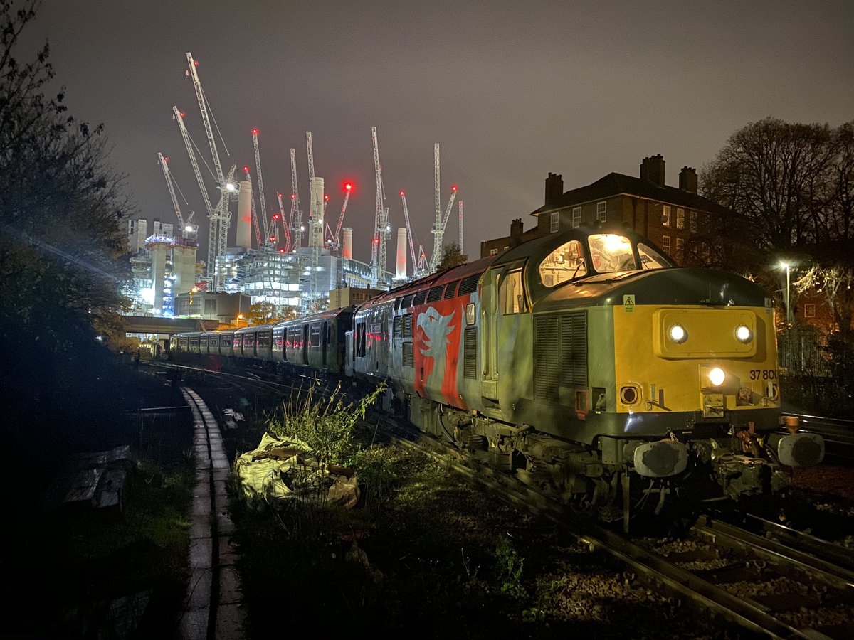 Andym13's tweet photo. At risk of getting repetitive my favourite spot on the Battersea Reversible. https://t.co/IFCLUIhMnh