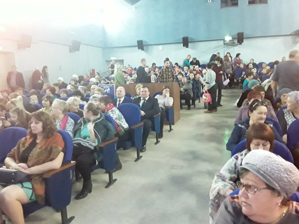 AdmBez's tweet photo. Глава Безенчукского района Владимир Васильевич Аникин и Председатель Собрания представителей муниципального района Безенчукский Самарской области Сергей Николаевич Шевченко поздравили всех мам Безенчукского района с прекрасным праздником Днём матери в России. https://t.co/QMOCdMVo20