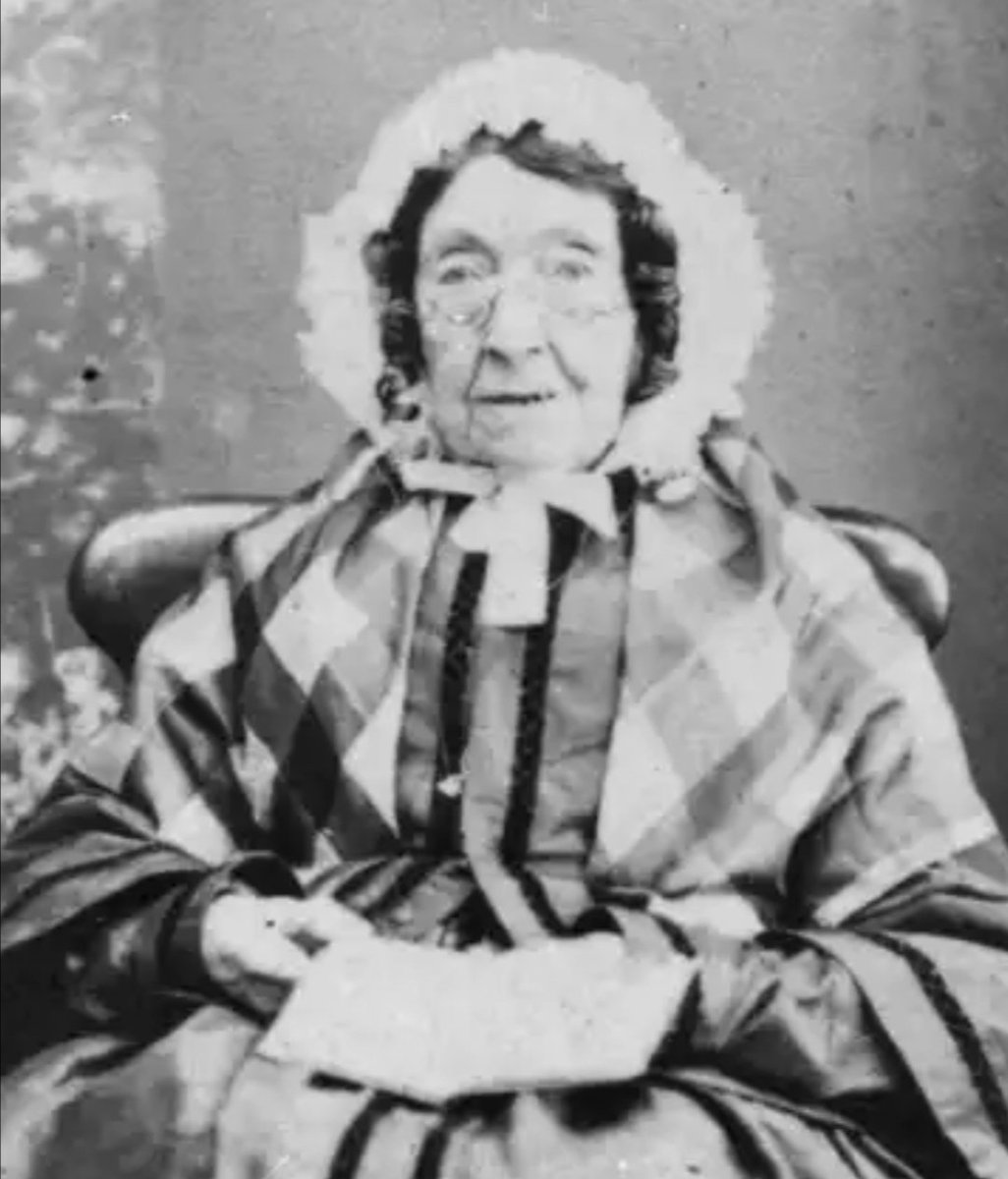 Penultimate  #MiniMná is Belfast's Mary Ann McCracken. A United Irishmen supporter and radical, she fought for women's rights, prison reform, and the poor, and campaigned against slavery long into her 80s, embodying her motto "Better to wear out than to rust out".  #Mnávember