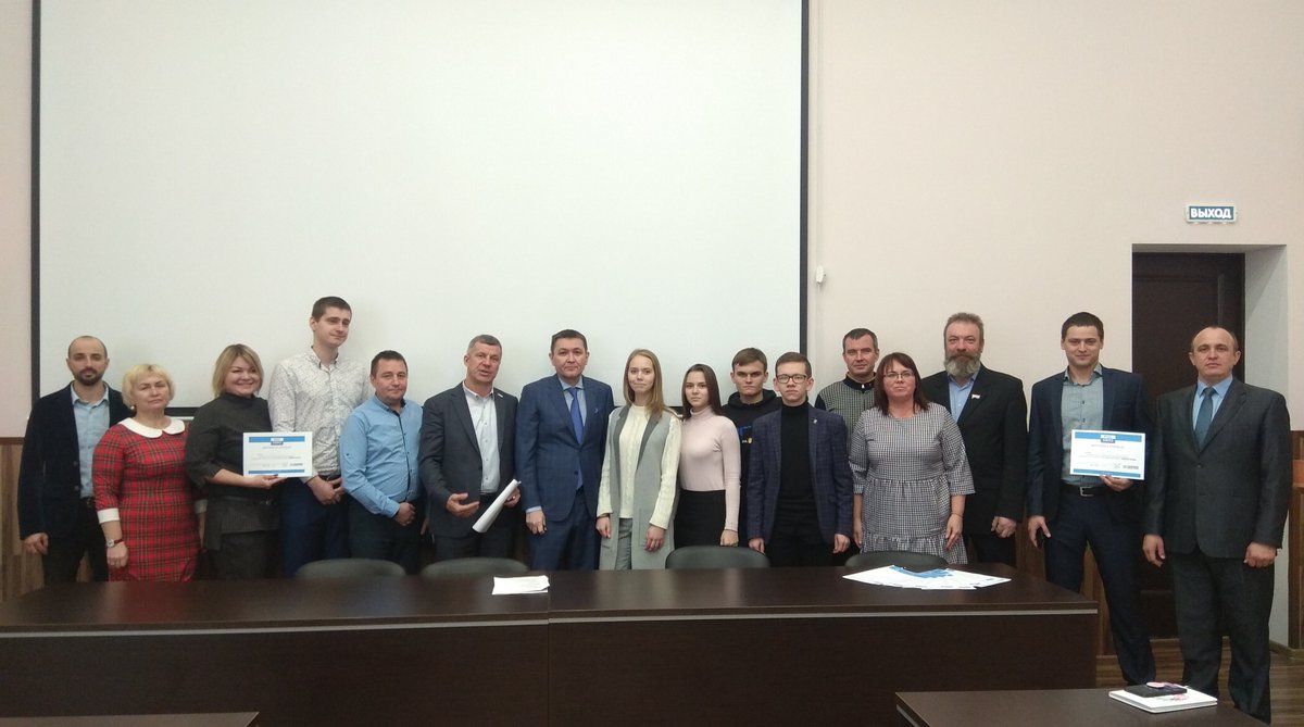 Сегодня в здании районной Администрации прошла интеллектуальная игра в четырех тематических раундах, в которой участвовали команды: депутатов, членов районного  ОМП, а также Управляющих микрорайонами. Все команды получили дипломы за участие.