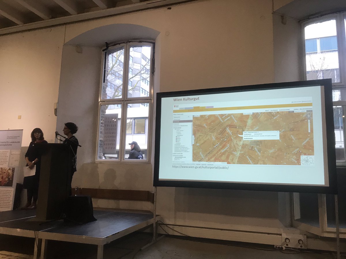 Heike Krause aus #Wien zeigte uns tolle Möglichkeiten, seine archäologischen und stadtgeschichtlichen Erkenntnisse mit #GIS und  weiterführenden 3D-Visualisierungen (über CrazyEye  3D-Studio) zu präsentieren! #rheinmauer19 wien.gv.at/kulturportal/p…