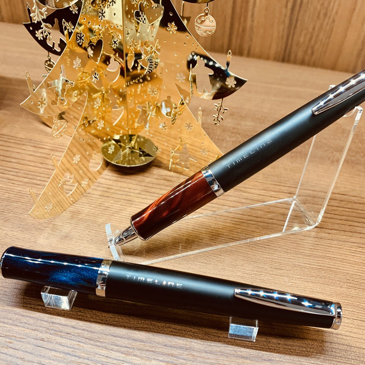 石丸文行堂 長与店 今日はいい文具の日 スタッフ激推しのタイムライン エターナルシリーズをご紹介 重厚感ある黒のボディに うっとりする程美しいマーブル色のグリップ 全5色のラインナップです ぜひ実物の美しさを店頭でご覧ください タイム 石丸文行堂 長与店 今日はいい文具の日 スタッフ激推しのタイムライン エターナルシリーズをご紹介 重厚感ある黒のボディに うっとりする程美しいマーブル色のグリップ 全5色のラインナップです ぜひ実物の美しさを店頭でご覧ください タイム