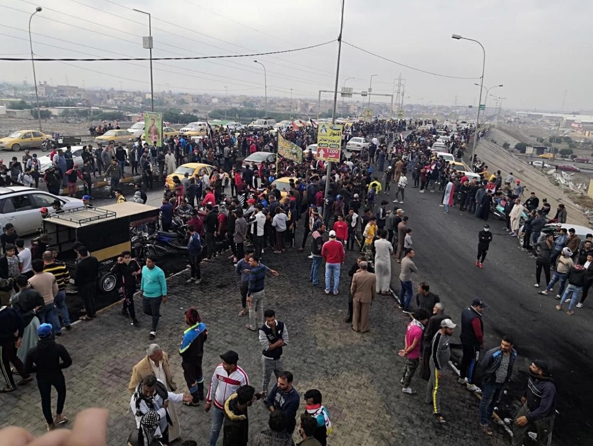 الديوانية تستقبل شهداء الناصرية الذاهبين إلى مقبرة النجف
#insm_iq
#Iraq