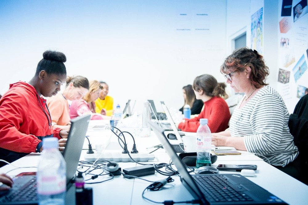 Aujourd'hui <a href="/simplonco/">ok</a> et <a href="/digital_ladies/">Digital Ladies &Allies⚡️#WoGiTech #VivaTech 🎉</a> lancent une initiative ambitieuse pour booster le nombre de femmes dans la tech : le "Scale Women In IT Pledge" aka #SWIITPledge 👉 tinyurl.com/swiitpledge