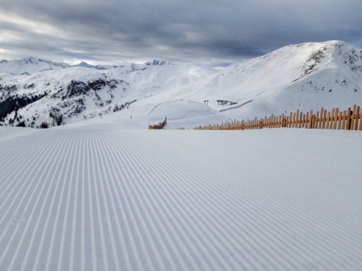 At the Zwölferkogel. Now.

⛷ saalbach.com/en
#saalbach #homeoflässig