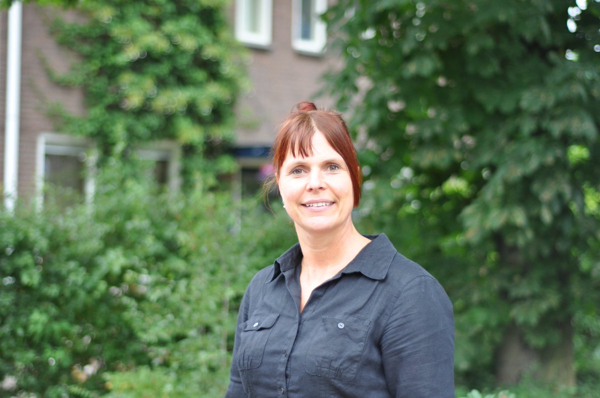 Estinea's tweet image. Feestmaand december staat voor de deur. Maar is het wel een feestmaand? Voor iedereen? Collega Rini schreef er een blog over. Lees hem op #werkenbijEstinea: bit.ly/2q6AWP6 #samendoenwatertoedoet #mooiwerk #ikzorg