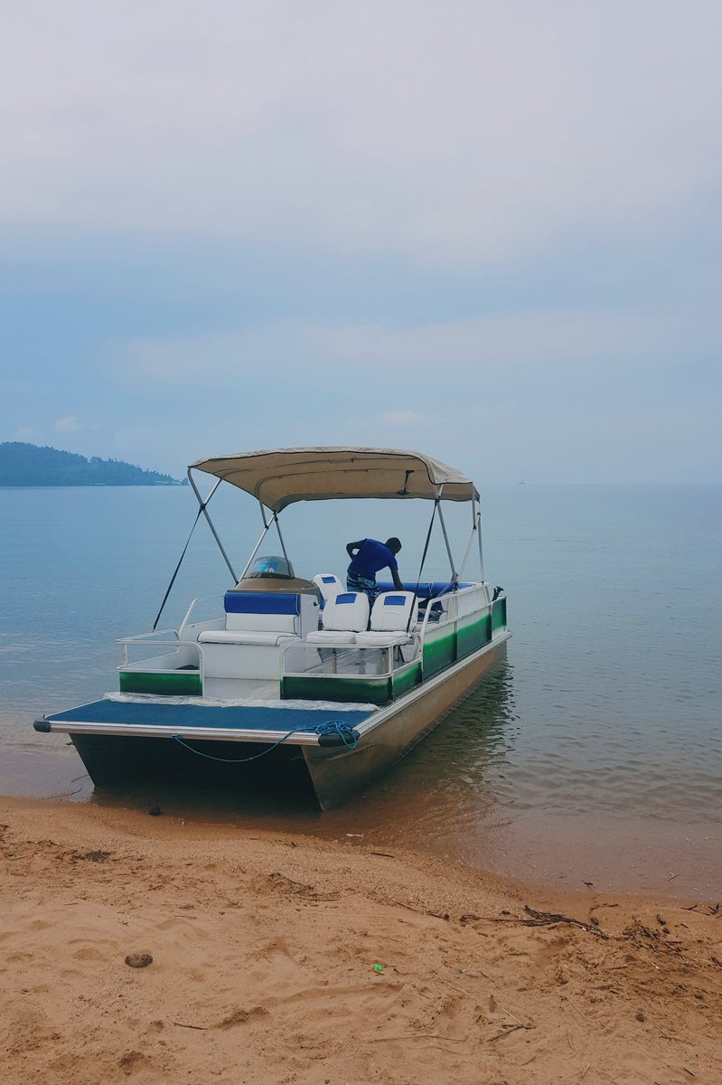  @lakekivuserena allowed me to take this one out for a morning spin on the waters of Lake Kivu. Got close to the border of DRC the turned back. It's just like driving a car, but on water.  @MonyqueXO where are you? #SerenaExperience  #JambojetinRwanda