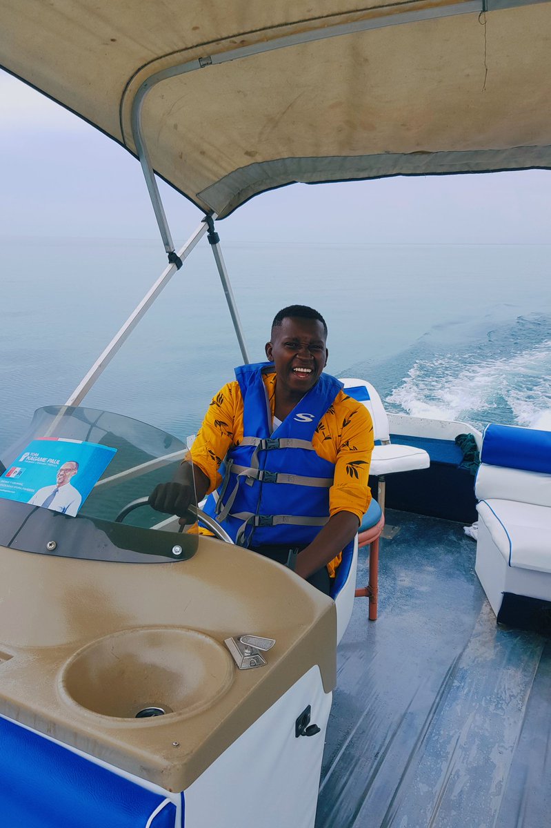  @lakekivuserena allowed me to take this one out for a morning spin on the waters of Lake Kivu. Got close to the border of DRC the turned back. It's just like driving a car, but on water.  @MonyqueXO where are you? #SerenaExperience  #JambojetinRwanda