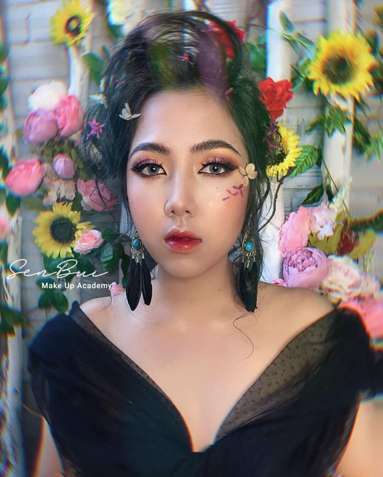 senbuimua's tweet photo. Chuyện là mới làm xong cái background mơ mộng nên tiện làm cái look mộng mơ 🌸🍀🌼🍃🌻🌱🌺

#makeup_by_SenBui
#makeup_tiệc_quận_10
#makeup_cô_dâu_quận_10
#trang_điểm_dự_tiệc_quận_10
#trang_điểm_cô_dâu_quận_10
#SenBuiMakeUpAcademy https://t.co/1swi7W49JQ