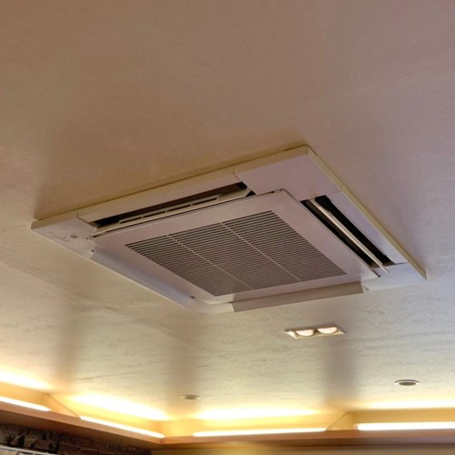 エアコンランド 施工実績 本日は東京都大田区の一軒家の業務用エアコンの入替え工事です 室外機が1台とリモコンが1つで室内機2台を同時に運転できるツインタイプです 室外機をポンプダウンしてから撤去します 施工実績 東京都 大田区 エアコン