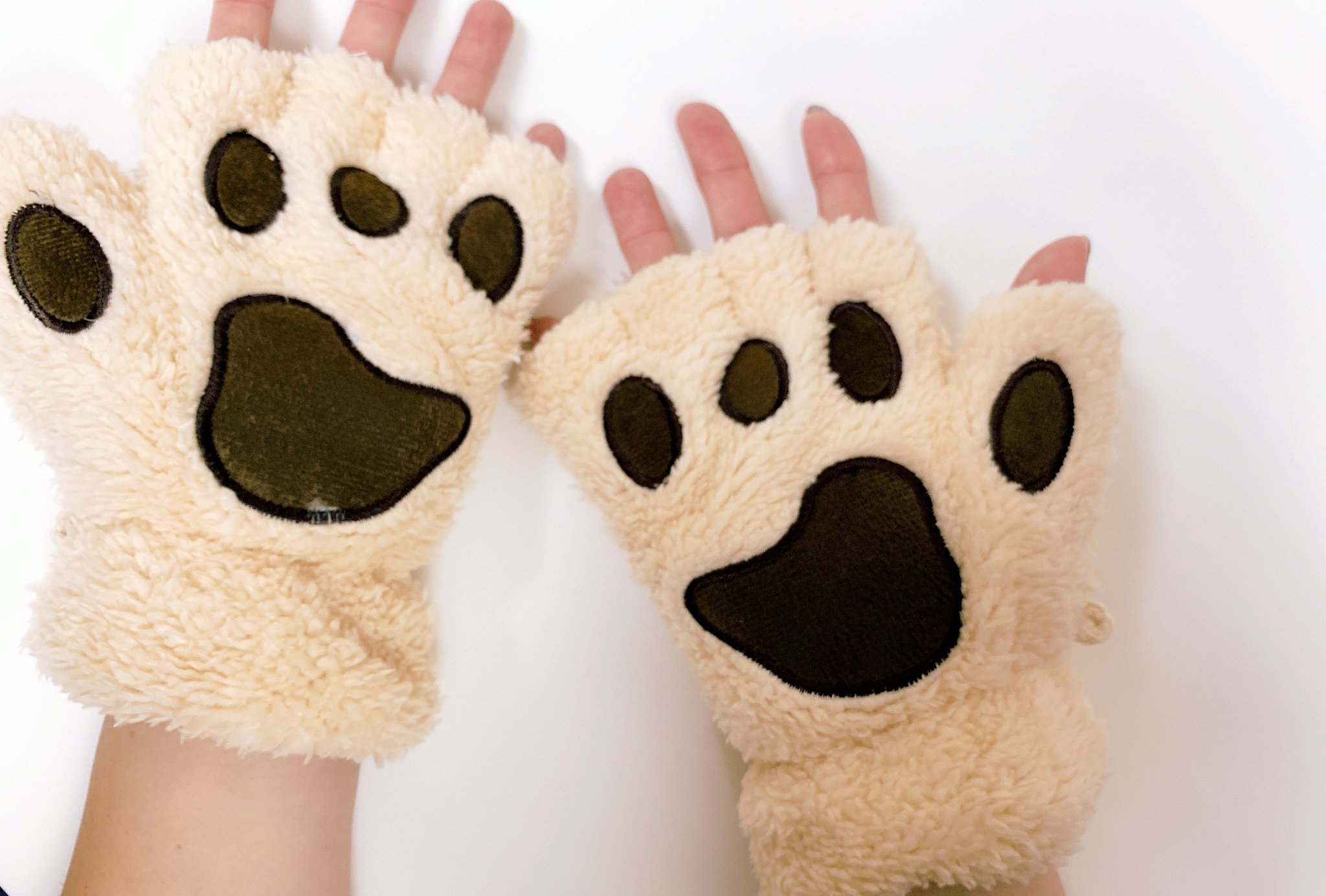 驚安の殿堂 ドン キホーテ 新商品入荷 ドンキ秋葉原店 にもふもふで可愛い猫の手袋 が入荷しました いろんな種類から自分好みのにくきゅーをget 790円 税で販売中です 店舗により取扱い 価格は異なります T Co Vbpjmkpj