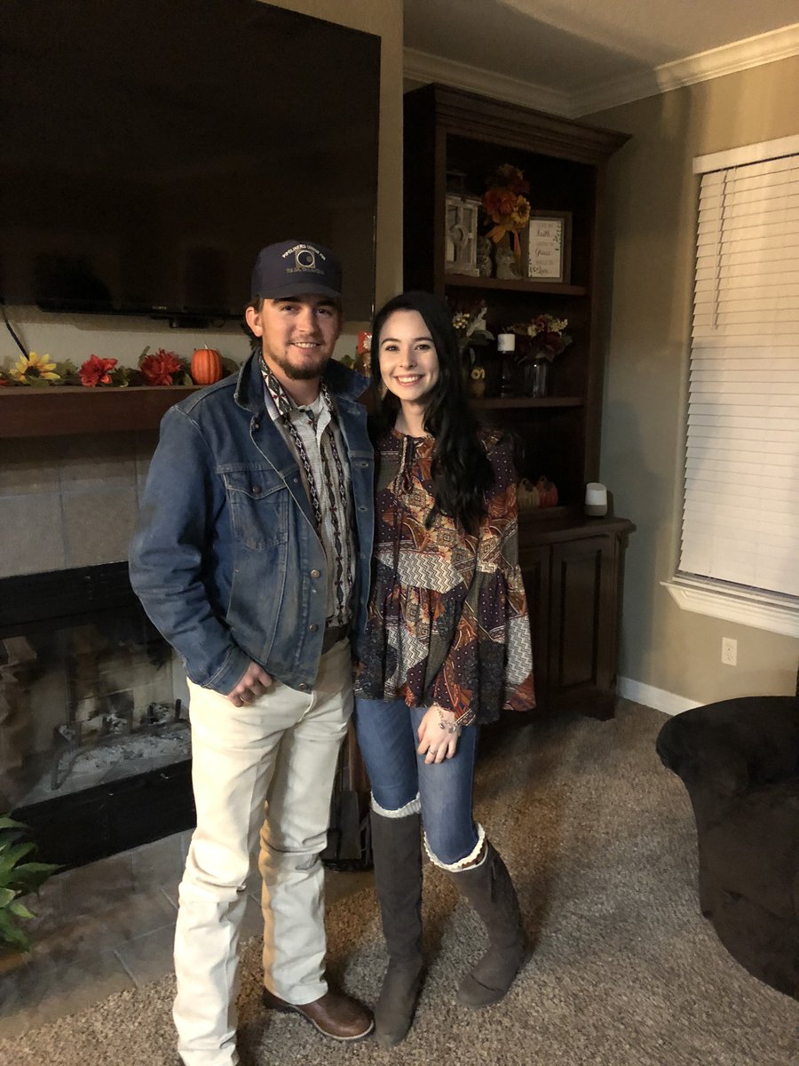 Aymee_kay's tweet photo. Happy Turkey day from me and mine ❤️🍁 https://t.co/kdrluqcwZs