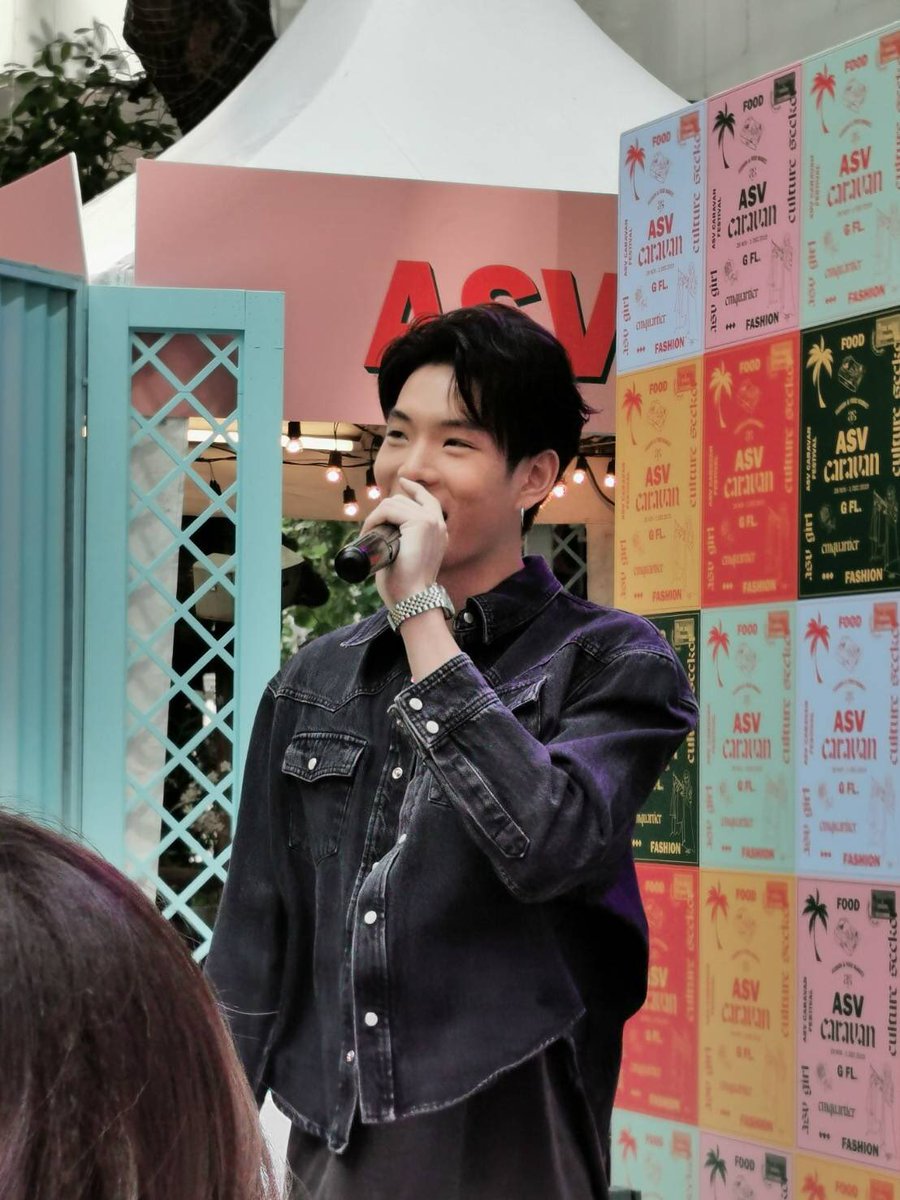 JaylerrFanclub's tweet photo. งานด่วนที่สุดในโลกกกกก🤫
น้อนเจเป็นพิธีกรวันนี้ครับบบบบ
📷 : คนวิ่งเร็วแถวๆนี้ 😂
#ASVCaravan #opalallaround
#Jaylerr #nadaoartist https://t.co/eUyUbT1BSa