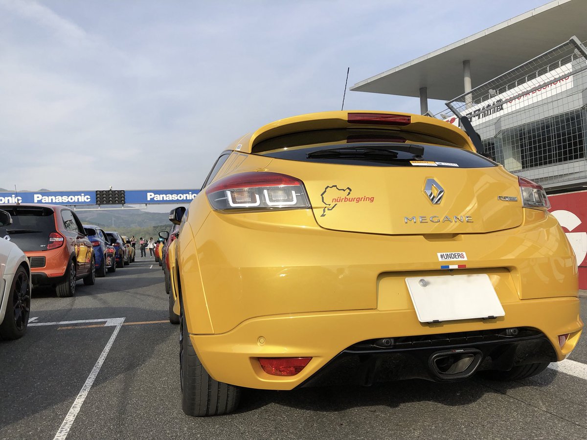 Phlox Dj Tenga Auf Twitter ご報告2 Trophy To Trophy 本日renault Megane Iv R S Trophy納車されました メガーヌ3トロフィーから4トロフィーへ バトンを繋ぎます 3では大人しくしてましたが 4ではサーキット走ってみたいですね 諸先輩方に色々と教わり