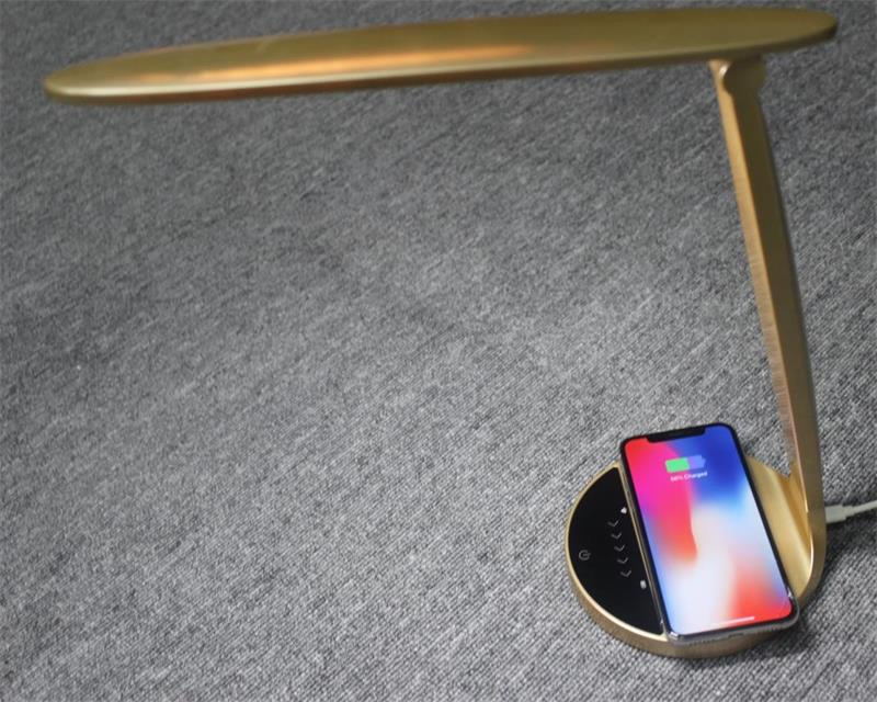 ConnecticaInte1's tweet image. LED Table Light with Wireless Charger CWC-0010: Fine rigorous, ending in perfection. connectica-charger.com/led-table-ligh… #typecusbcable