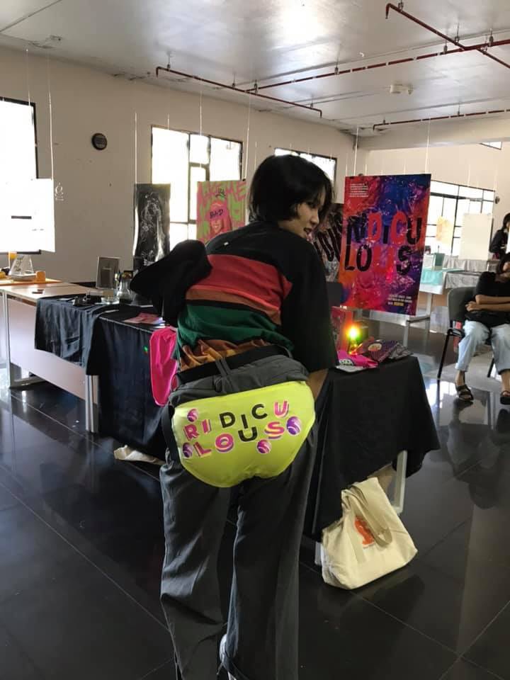 kwamsuktidee's tweet image. Final project -Graphic design 
ออกแบบโปสเตอร์ ปกหนังสือ และสื่อต่างๆ เราทำ Redfoo ที่แยกมาจากLMFAO    Concept คือ Ridiculous สนุกสนานบ้าบอขบขัน ในตาม Pool Party ส่วนสื่อที่เอามาสนับสนุนงานคือกางเกงใน เพราะRedfoo ชอบใส่กางเกงในตอนร้อง! 
 #Graphic_Design #artproject #redfoo  #lmfao