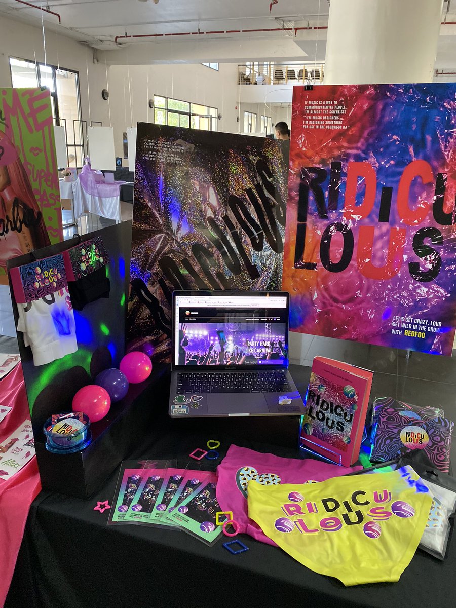 kwamsuktidee's tweet image. Final project -Graphic design 
ออกแบบโปสเตอร์ ปกหนังสือ และสื่อต่างๆ เราทำ Redfoo ที่แยกมาจากLMFAO    Concept คือ Ridiculous สนุกสนานบ้าบอขบขัน ในตาม Pool Party ส่วนสื่อที่เอามาสนับสนุนงานคือกางเกงใน เพราะRedfoo ชอบใส่กางเกงในตอนร้อง! 
 #Graphic_Design #artproject #redfoo  #lmfao