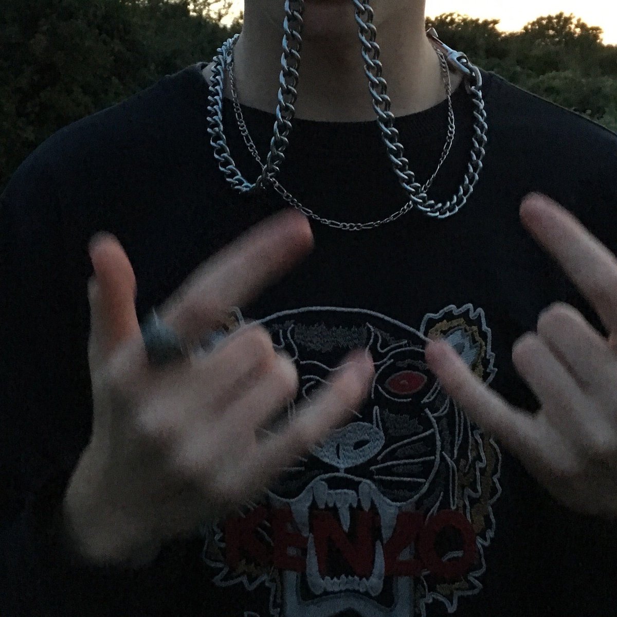 maxsrom's tweet image. 𝑚𝑎𝑥 𝑘𝑒𝑎𝑔𝑎𝑛 𝑠𝑘𝑦𝑙𝑠𝑡𝑎𝑑 𝑐𝑜𝑥.
— 𝟣𝟪 𝘺𝘦𝘢𝘳𝘴.
 — s𝘦𝘯𝘪𝘰𝘳 𝘩𝘪𝘨𝘩𝘴𝘤𝘩𝘰𝘰𝘭 𝘴𝘵𝘶𝘥𝘦𝘯𝘵 + 𝘸𝘢𝘪𝘵𝘦𝘳 𝘪𝘯 𝘢 𝘤𝘢𝘧𝘦.
 — 𝘨𝘢𝘺 + 𝘣𝘰𝘵𝘵𝘰𝘮. 
— s𝘮𝘰𝘬𝘦𝘴.
— 𝘴𝘩𝘢𝘮𝘦𝘧𝘶𝘭 𝘣𝘶𝘵 𝘥𝘦𝘵𝘦𝘳𝘮𝘪𝘯𝘦𝘥. 
— 𝘩𝘰𝘰𝘥𝘪𝘦𝘴 𝟤𝟦/𝟩.