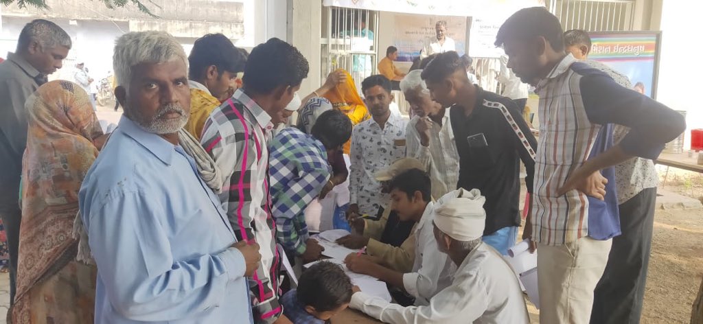 સેવા સેતુ કાર્યક્રમ,
રામપરા  તા.ગઢડા
ગુંદા       તા.રાણપુર
બોટાદ જિલ્લાના રાણપુર તથા ગઢડા તાલુકામાં સેવા સેતુ અન્વયે નાગરિકોને સ્થળ પર સરકારી સેવાઓ પુરી પાડવામાં આવી.
     -SDM Botad
<a href="/Collectorbotad/">Collector & DM Botad</a> 
<a href="/pkumarias/">Pankaj Kumar</a>