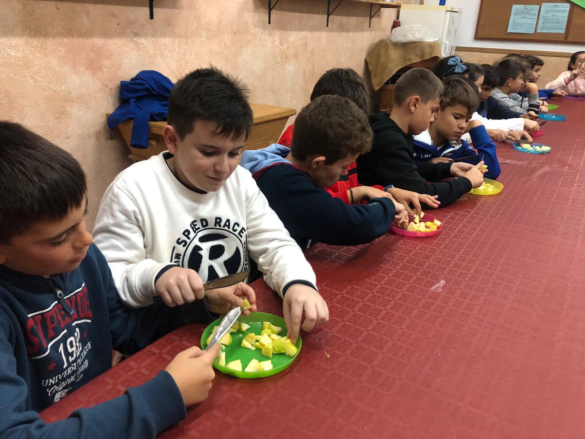 VdelRemedio's tweet photo. Actividades de ayer por la tarde. Seguimos aprendiendo. Inmersión lingüística, Cei el Jarama. #ceijarama #Alcorco #MedioAmbiente https://t.co/ZQCdYfSVEy