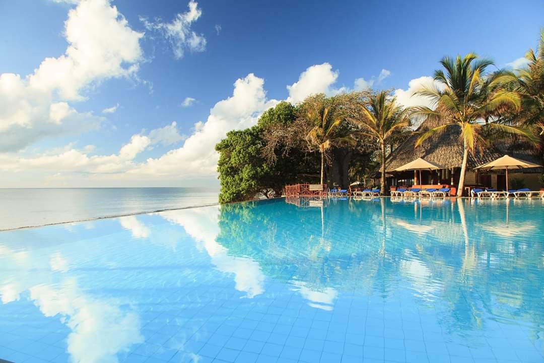 KAHC_Kenya's tweet image. This hotel offers the all-inclusive concept and is set amid lush tropical gardens, with extensive white sandy beaches overlooking the beautiful Indian Ocean @BaobabbeachRnS #Decemberloading