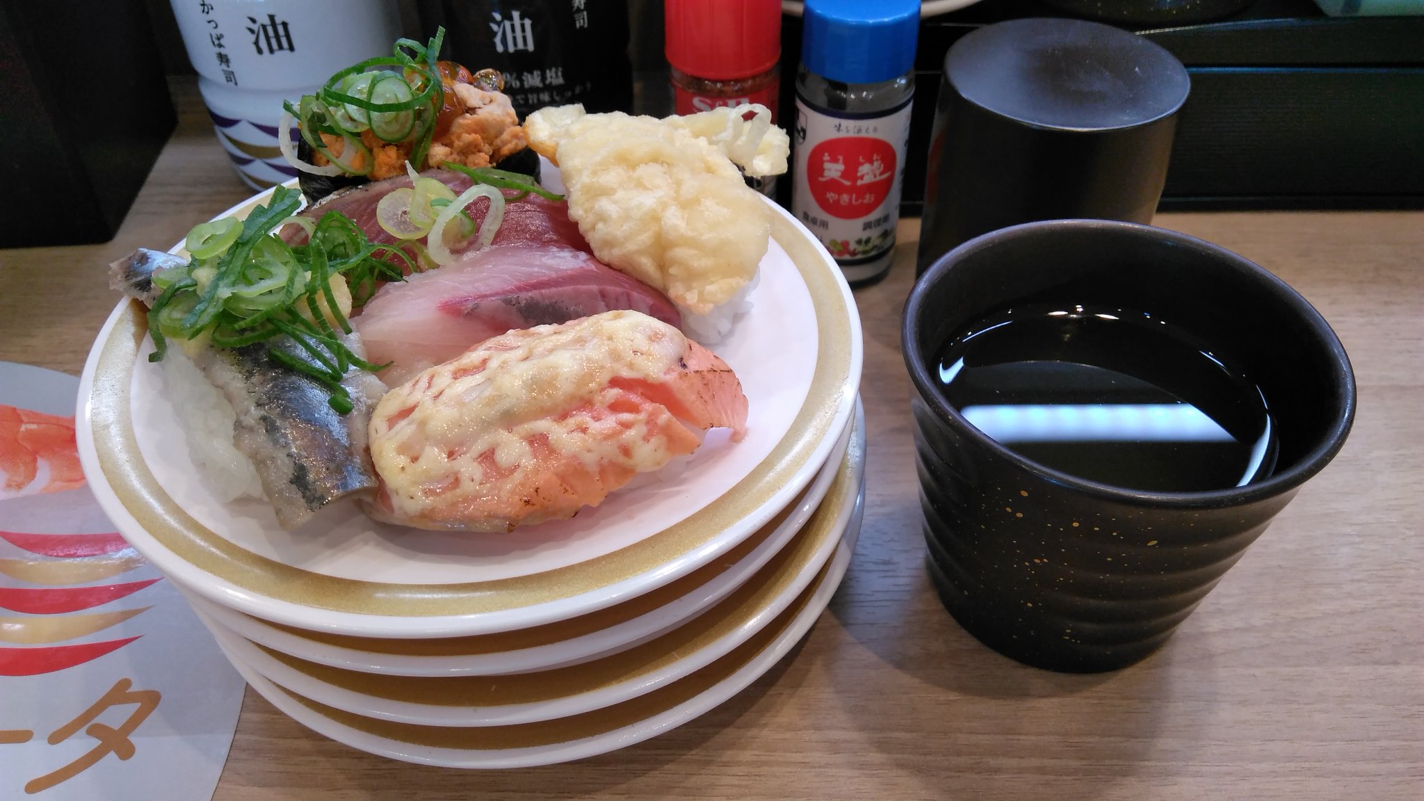 大山 即席斎 W 今日の昼メシはかっぱ寿司の寿司6皿とビッグボーイの黒糖タピオカのモンブランパフェ ドリンクバー 0 モンブランパフェが好みなのだが 明日で終わりなので名残を惜しんで食う 明後日からはクリスマスイメージのストロベリー系