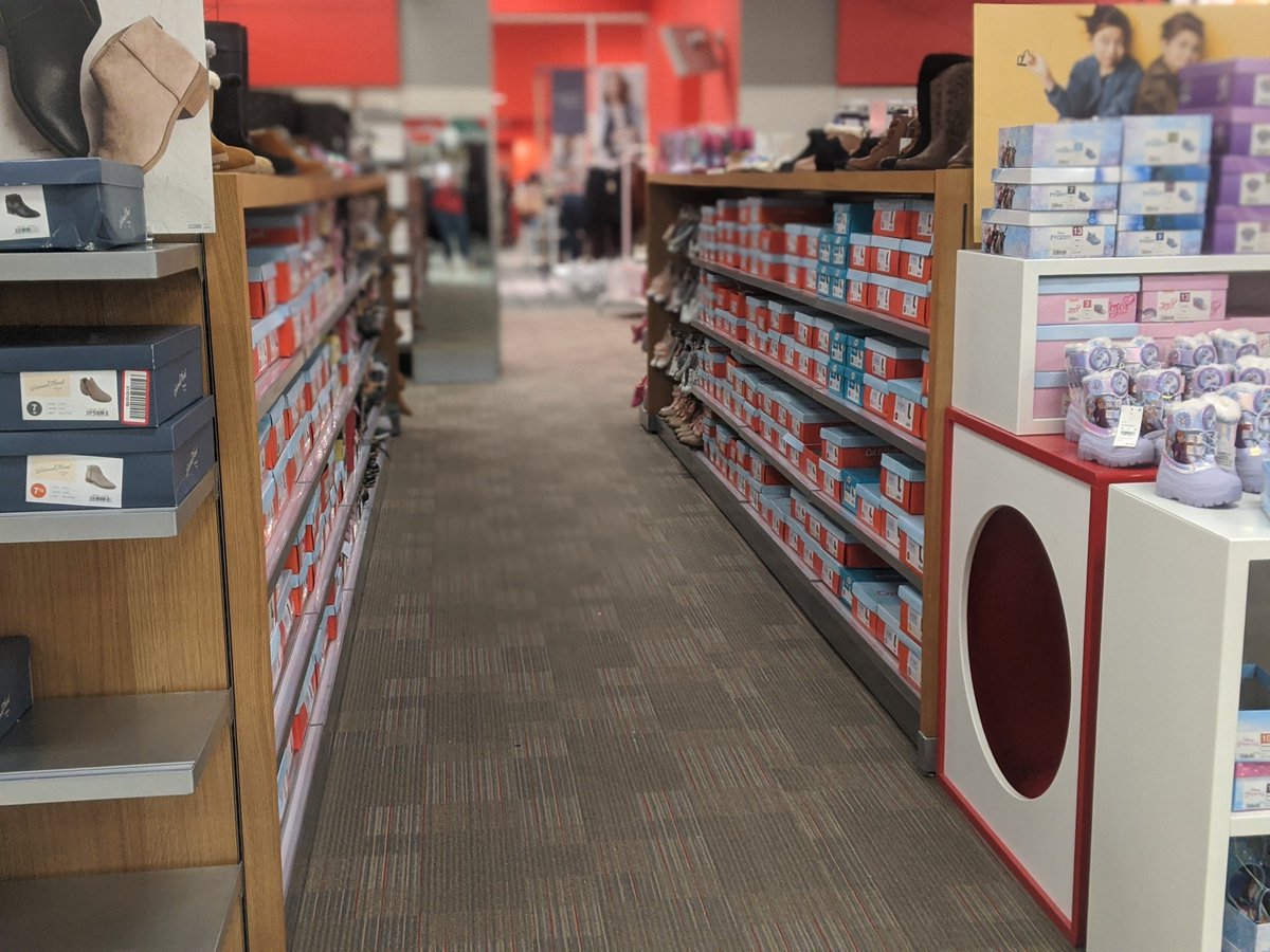 StandeferHannah's tweet image. What a STELLAR job from our style team! Black Friday @ close!!