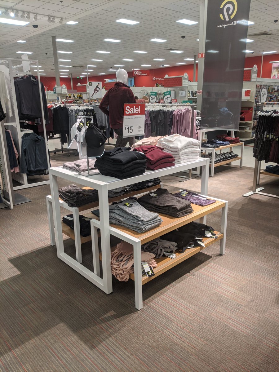 StandeferHannah's tweet image. What a STELLAR job from our style team! Black Friday @ close!!