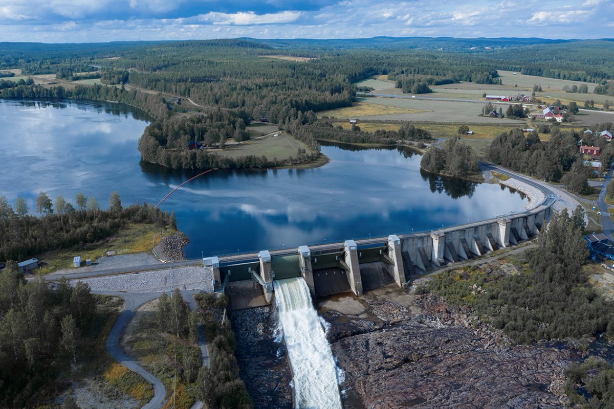 Vattenkraft är nyckeln till ett fortsatt stabilt och fossilfritt elsystem. Det om något är alla överens om. Därför är det så viktigt att stundande regeringsbeslut om nationell plan tas på rätt grunder och med rätt mål i sikte. Läs vår debattartikel energiforetagen.se/pressrum/debat…