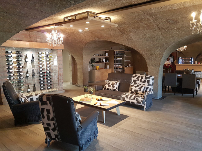 Haute Cabrière Elevates its Offering with a New Outdoor Area, Deli, Wines, and Reimagined Interior wanderwomanthea.com/2019/11/29/hau…