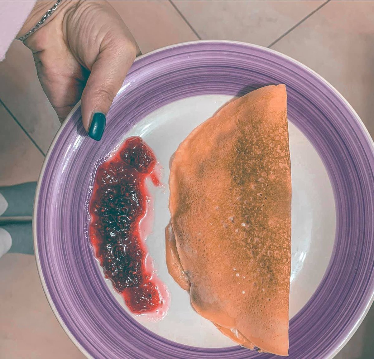 ScottoScotto3's tweet photo. Le Crêpes sono pronte svegliaaaaa 🙌🤤

#Buongiorno #crepes #colazione #venerdi #mangiosano https://t.co/B2DNBlxw7z