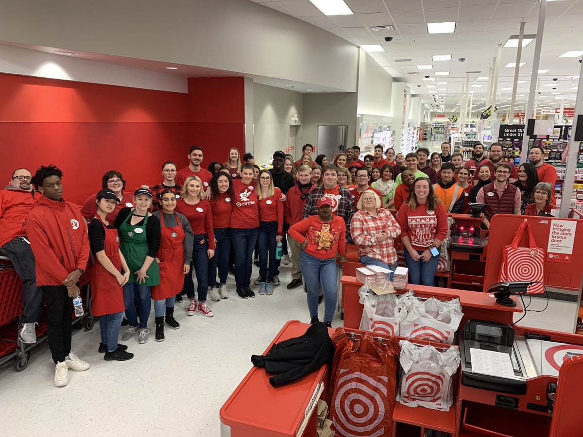 Kat_Radke_1069's tweet photo. So thankful to have such an amazing team at T-1069!! First Black Friday as ETL-HR and wouldn’t have it any other way than spending my night with this team!! ♥️ @jess4bullseye @ShopTheBullseye @nagel_bryan @stevecrawford22 https://t.co/ldwJzyV8e9