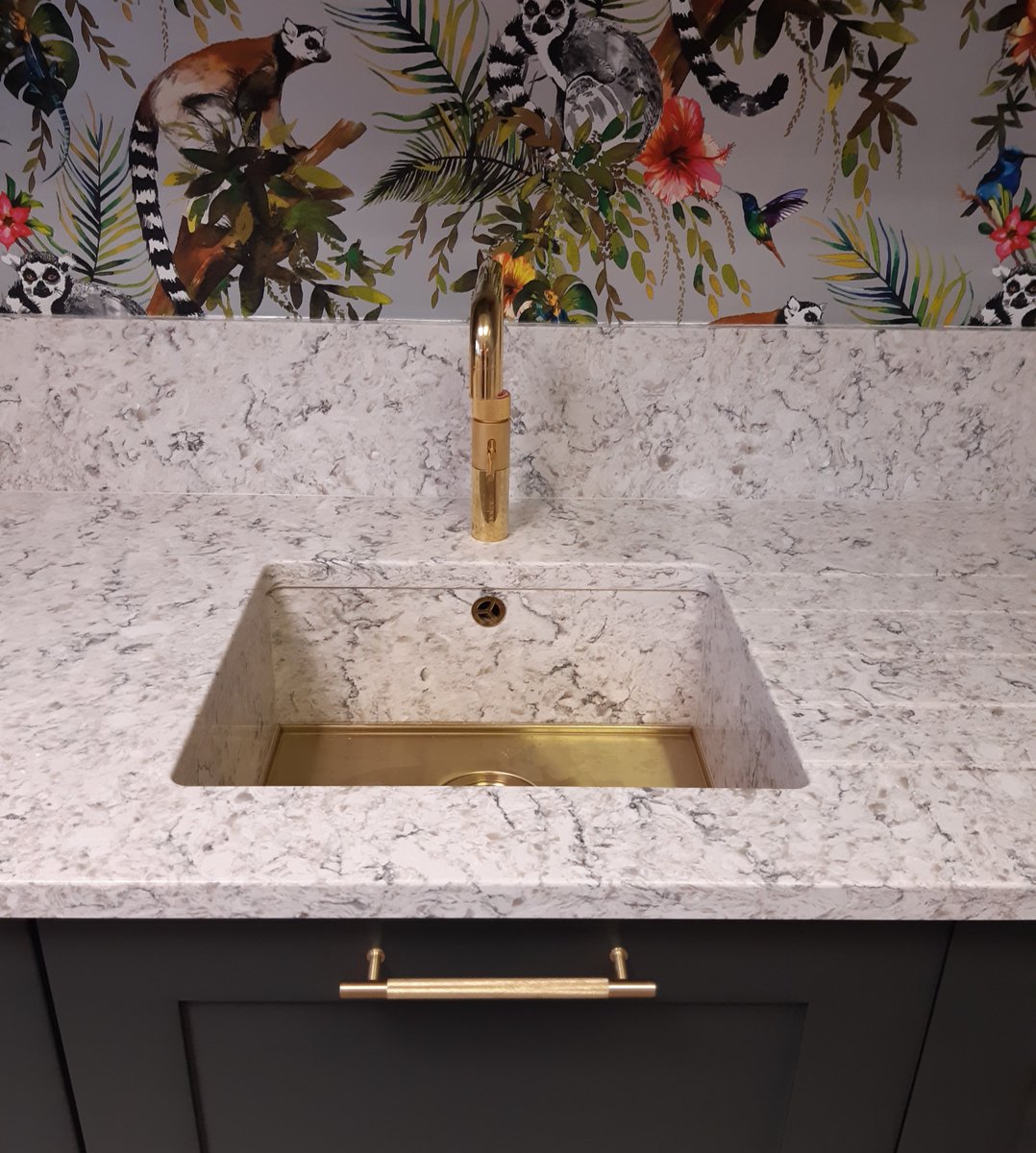 This fantastic new @stonehamkitchen display has just been completed at our #Lymington showroom!

Featuring:
Worksurface by @CRLstone 
Tap by @quookeruk 
Sink by @1810co 

Head to our showroom on Ampress Park, SO41 8JU to see it for yourself!

#kitchens #kitchendesign
