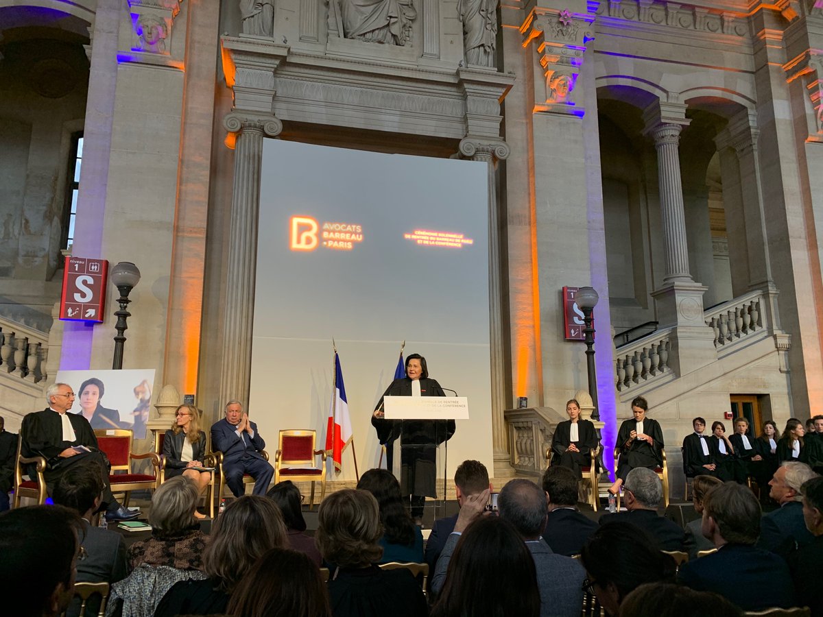 #RentréeBarreauParis La présence de <a href="/gerard_larcher/">Gérard Larcher</a>, symbolique et historique, honore notre barreau.
«Nous avons su trouver une écoute et une compréhension des enjeux que doit être la #justice française et la place que l’#avocat et le citoyen doivent y tenir » <a href="/batonnierparis/">Bâtonnier de Paris</a>