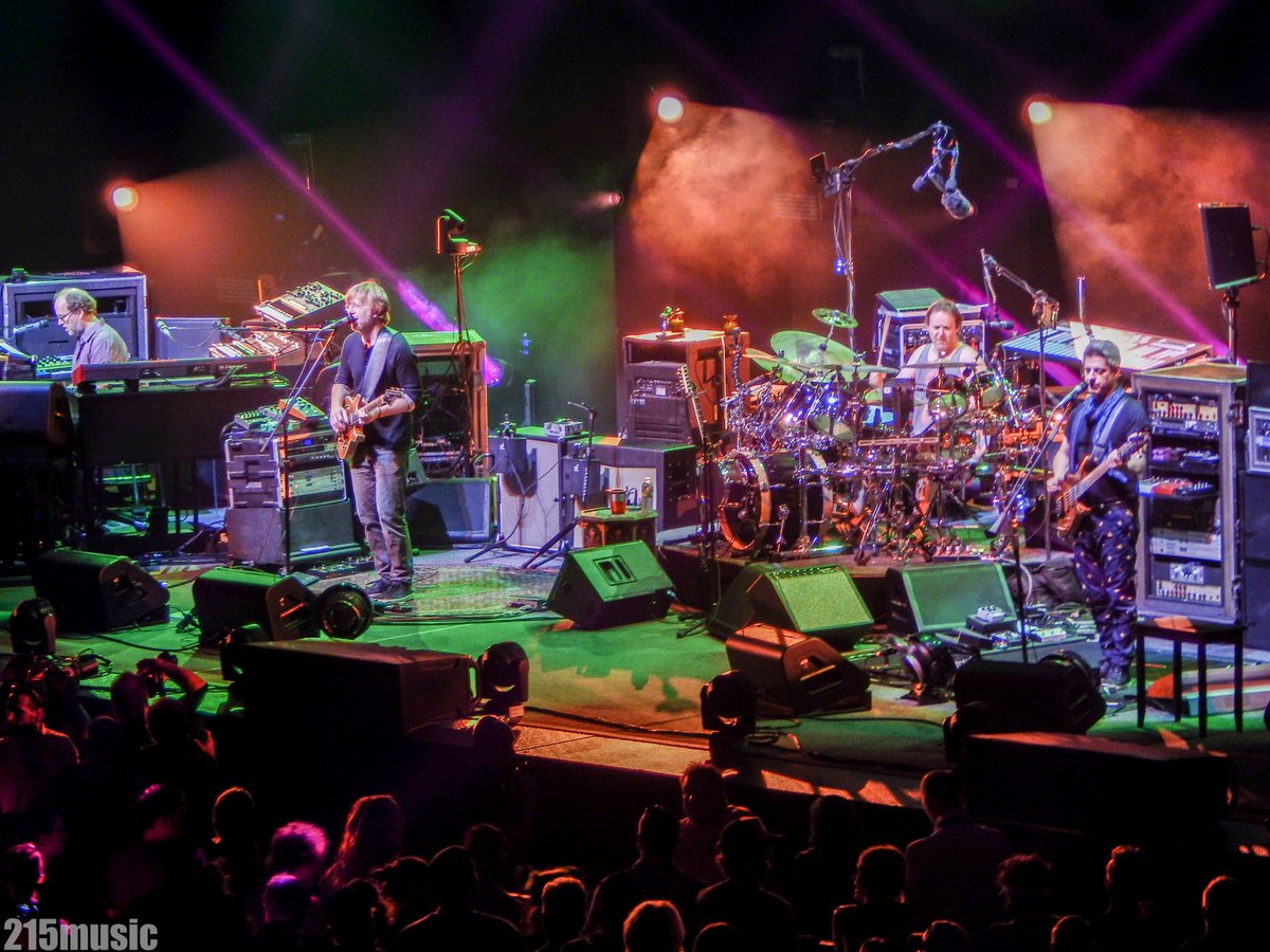PhishatMSG's tweet photo. Remember:
you shut the fuck up when Phish is playing 👌
#stfudance https://t.co/kEyefwd8BW