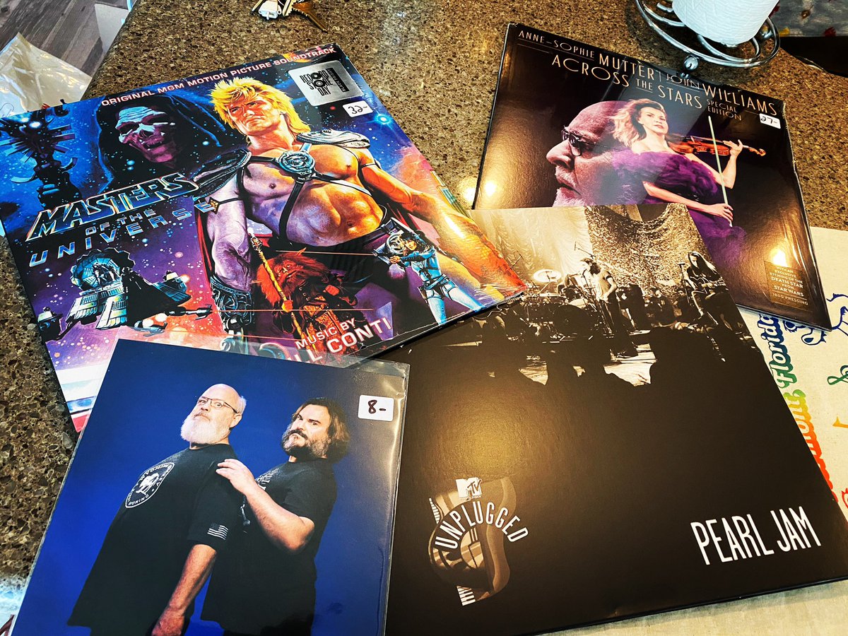 Michael_Aiello's tweet photo. #RecordStoreDay2019 success! #vinylcollection @trianglevinyl https://t.co/F0Mju8dRTF