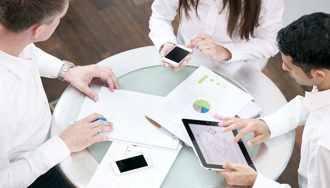 Clearstream's tweet photo. 🏃 #BrainJogging @swiftcommunity's adoption of the ISO 20022 standard is keeping you busy? Then make this article your #FridayRead. Read here how we can support you: https://t.co/sqwLnHbUER https://t.co/ApB4z55ErG