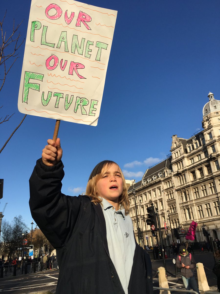Protest at #parliament square. Children making their voices heard on #climate #change

#climatechangedebate #climatestrikes #GretaThurnberg #plasticplanet
#GreenFriday