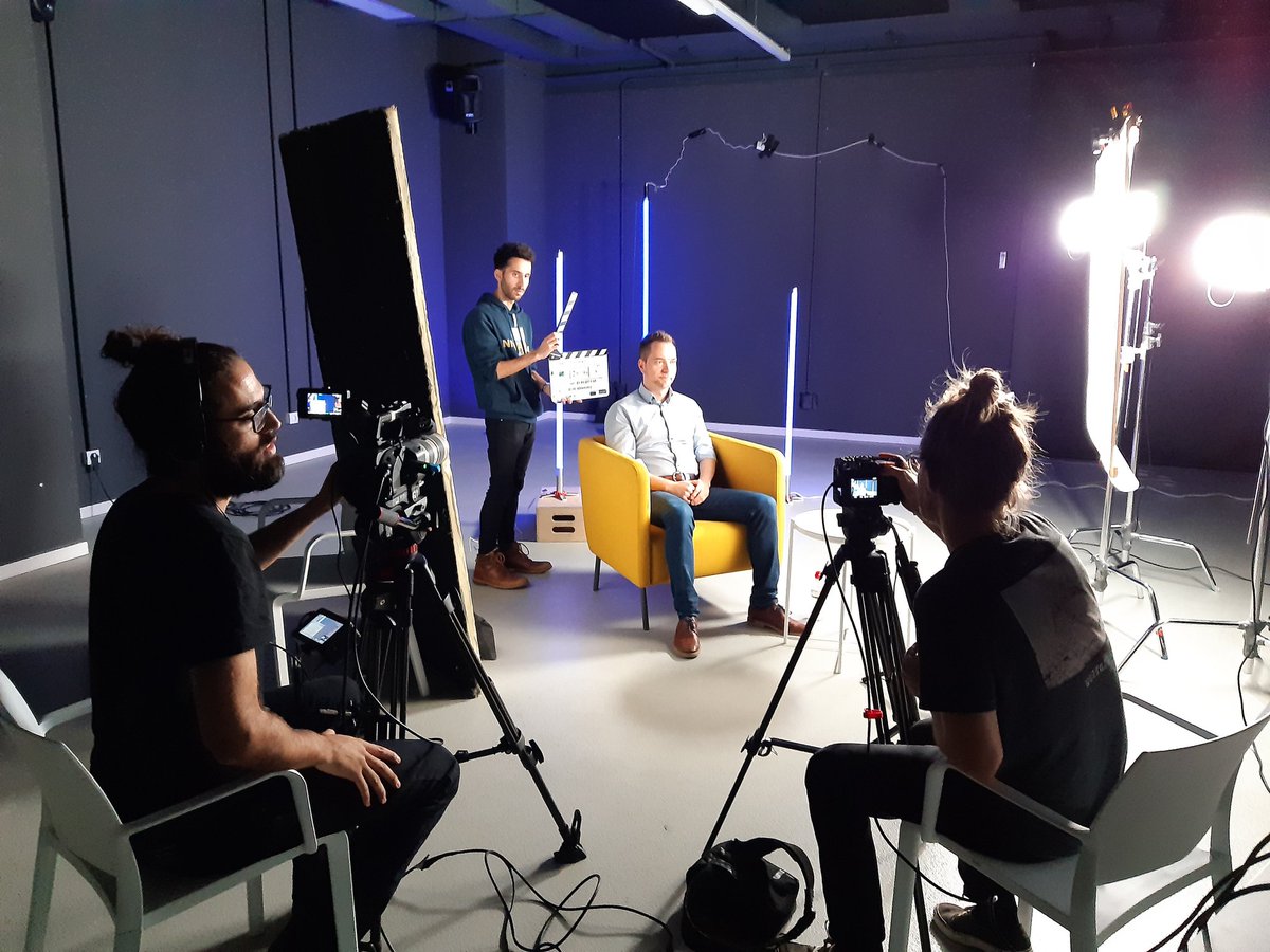 IBECBarcelona's tweet photo. Lights, camera, action!
Recording team is visiting today @SamuelNanobots and Team @IBECBarcelona.
Stay tuned for more #IBECExperts #Bioengineering #Nano #Health #Bioprinting #Future #SciComm https://t.co/lZv1fbNURg
