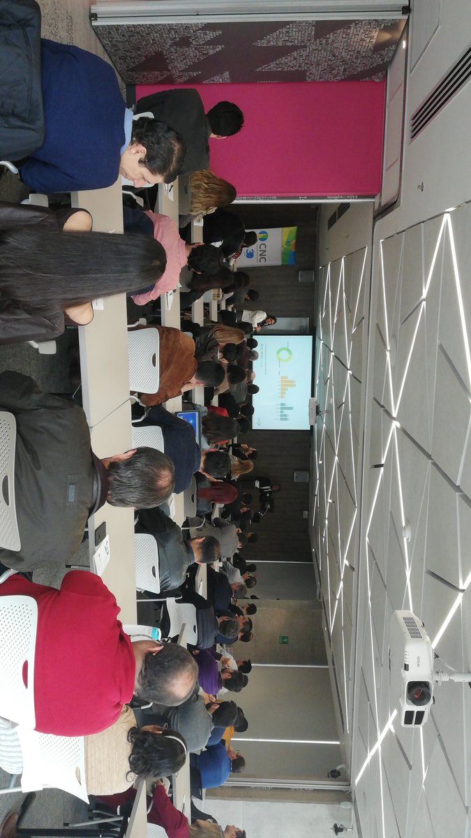 CNCSocial's tweet photo. Carolina Betancourt TeamFood presentando datos sobre la alimentación de los colombianos | @CNCSocial #viadata https://t.co/ylMR6RaBTb
