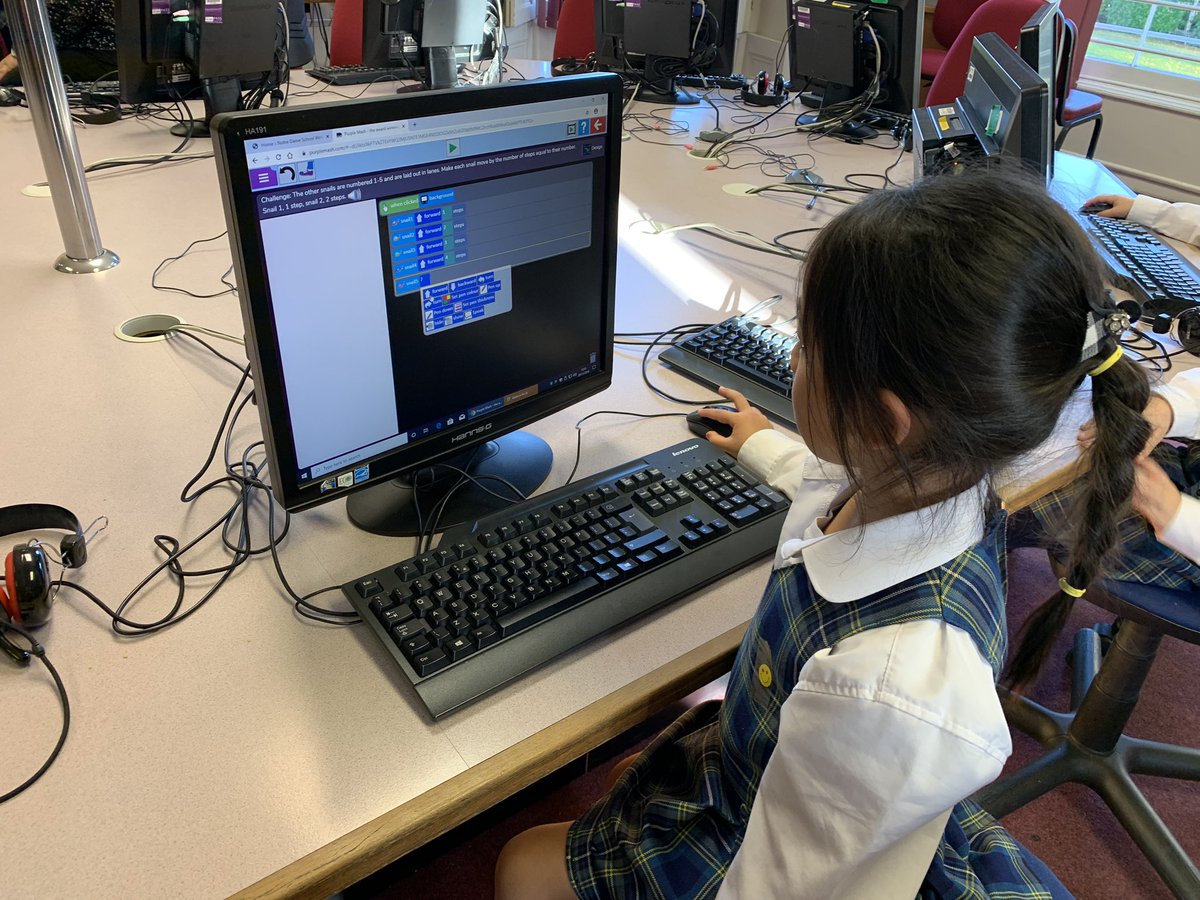 NDS_COMPUTING's tweet image. Year 1 are having great fun coding this snail race! Lots of giggling! #fridaycoding #FridayFeeling #codingisfun @purpleMash