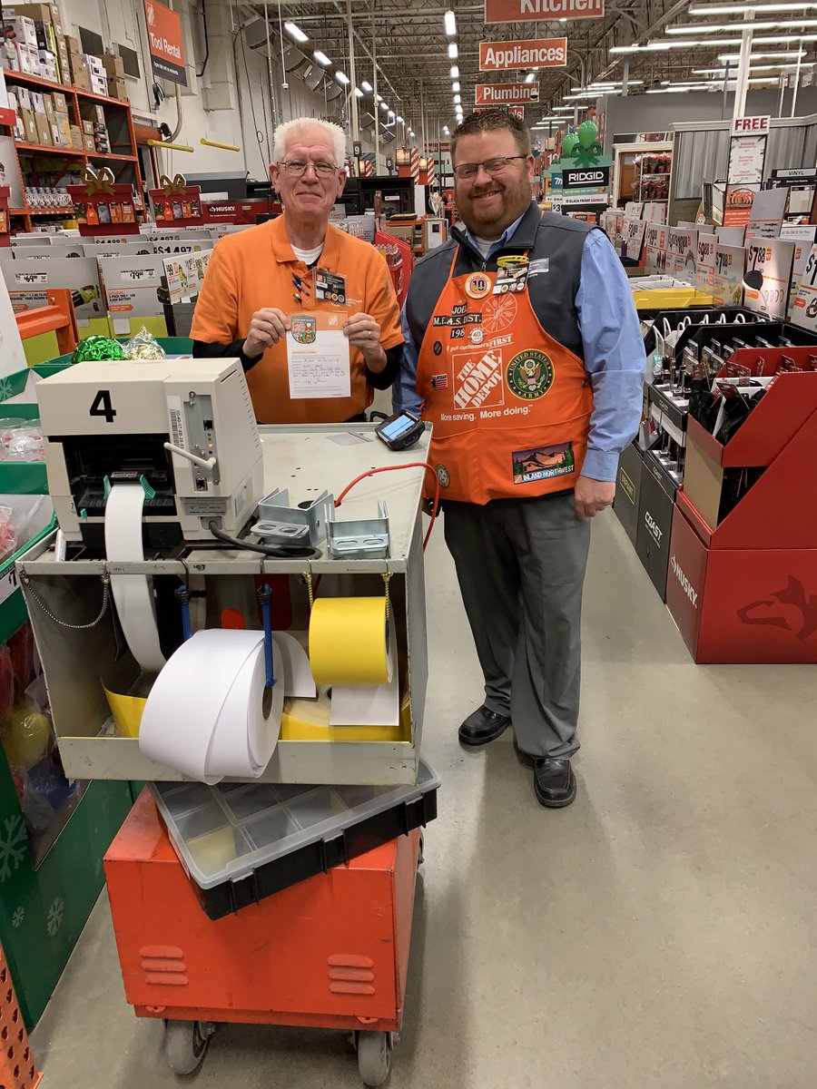 caitlin_keon's tweet image. @JoelMBrownIdaho recognizing Mike and Cris for staying late to handle price changes on Wednesday! We appreciate his sacrifice with family to take care of @4719HD! #blackfriday #stayinglateupearly #metvalues @jay_sirmans @JasonBallDM198 @WerneckeNickie @RussellABlackb1 @Stuhr2001