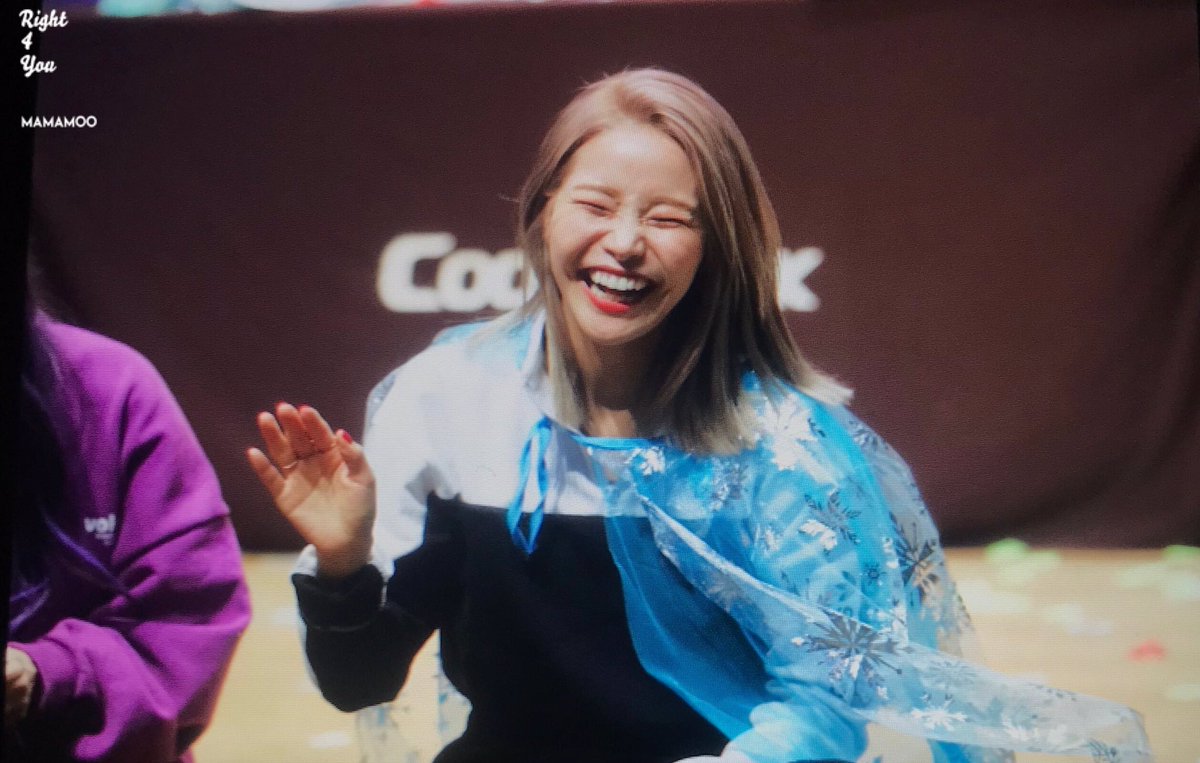 right_4_you's tweet photo. 191129 아트홀 봄 팬싸
#MAMAMOO #마마무 #솔라 #문별 https://t.co/xS0iqezqhn