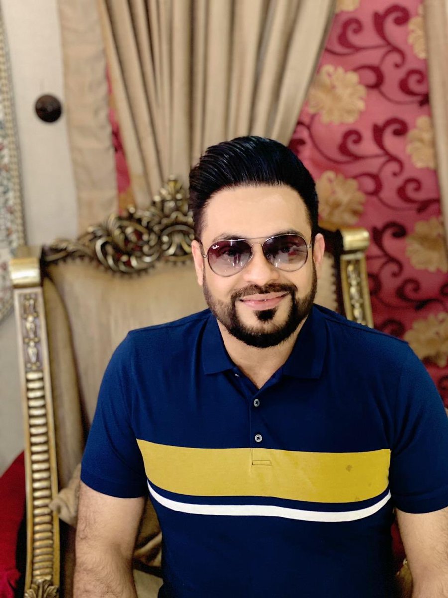 AamirLiaquat's tweet photo. ٹکرانا نہیں!
گھبرانا ںہیں!

میں آرہا ہوں نئے انداز سے! https://t.co/jPH07BiBxa